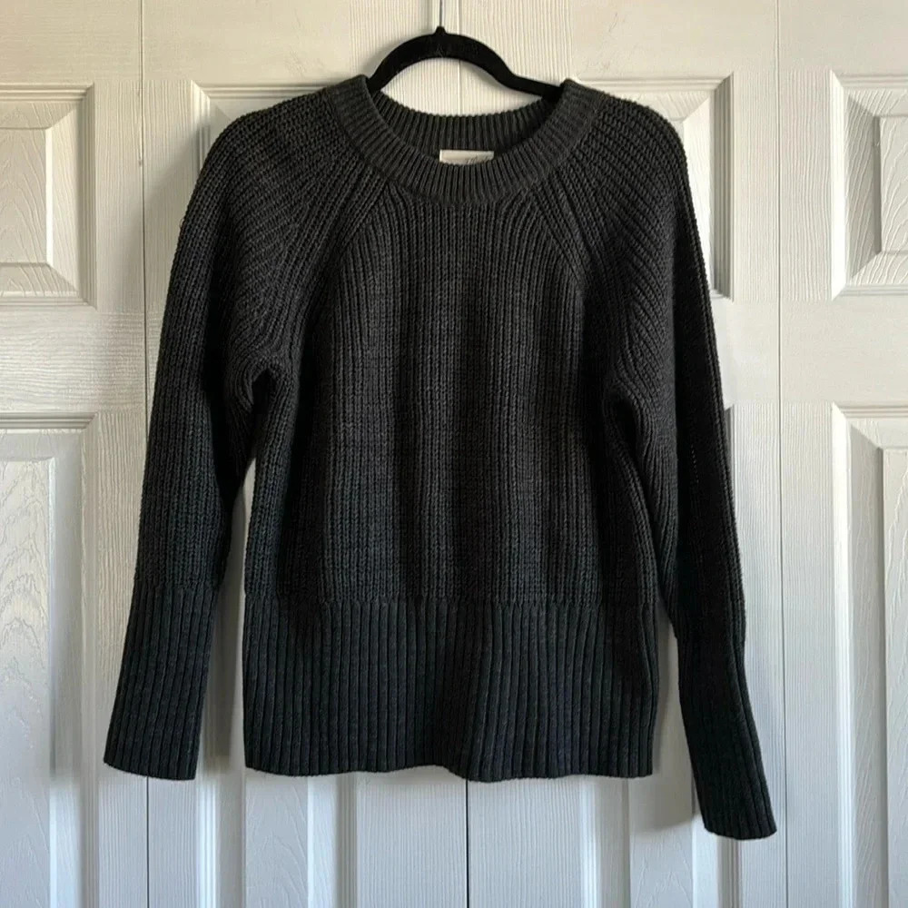 Universal Threads Dark Gray Sweater size M